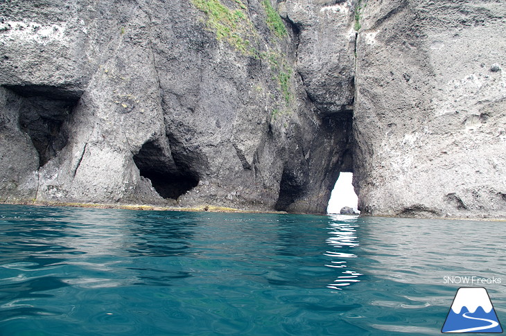 真夏の北海道・小樽塩谷 シーカヤックで目指せ『青の洞窟』！